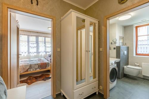 Ένα μπάνιο στο Apartman Hubert