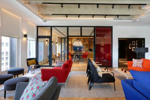 Posezení v ubytování citizenM Paris Gare de Lyon