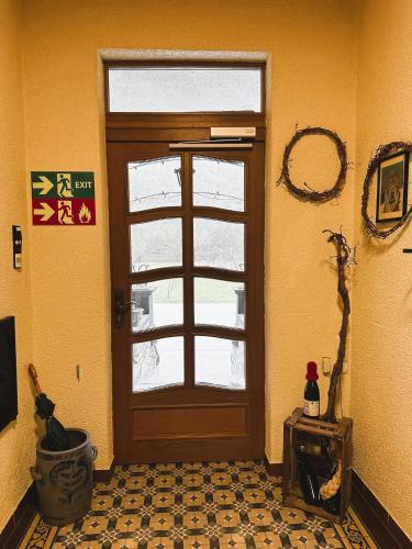 a room with a door and a tiled floor at Ferienhaus Löwenherz in Pommern