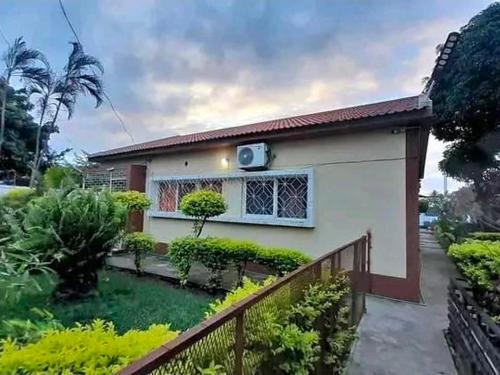 Κήπος έξω από το Dahyaz House