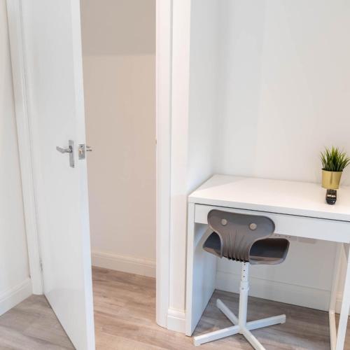 Foto Four Bedroom House - Parking - Garden - Netflix 22C 6