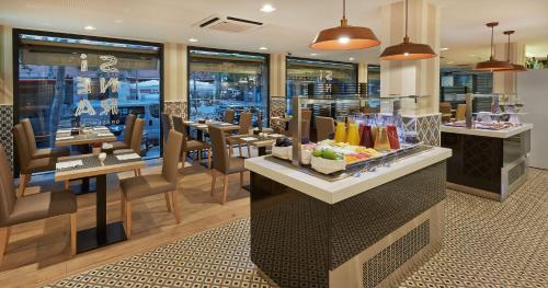 NH Barcelona Les Corts photo 23