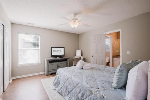 Voodi või voodid majutusasutuse Bluffton Magnolia House - Charming Home in the Heart of Old Town Bluffton toas