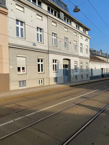 Το κτήριο όπου στεγάζεται  το διαμέρισμα