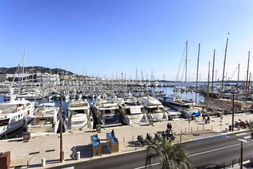 REF 847 - Cannes Center - Sea view apartment for rent