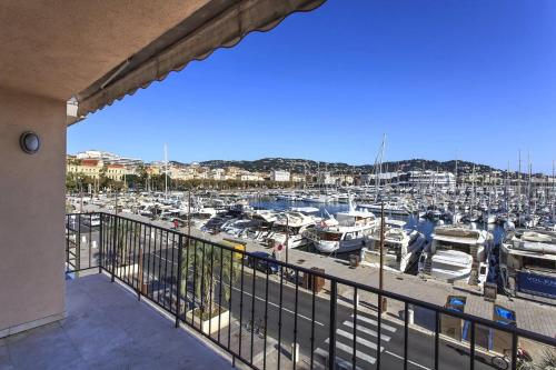 REF 847 - Cannes Center - Sea view apartment for rent