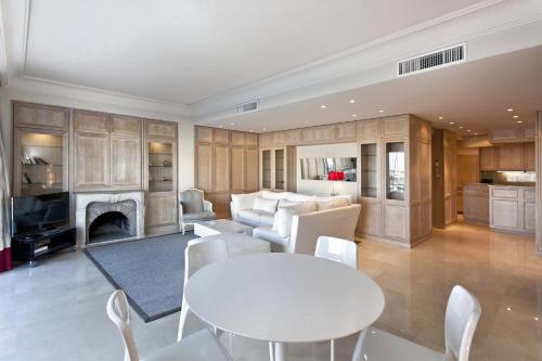 REF 847 - Cannes Center - Sea view apartment for rent