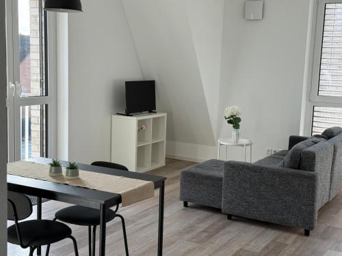 a living room with a couch and a table at Ferienwohnung mit Balkon in Steinhagen in Steinhagen