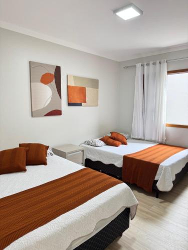 Ένα ή περισσότερα κρεβάτια σε δωμάτιο στο Casa Parque e Kartódromo