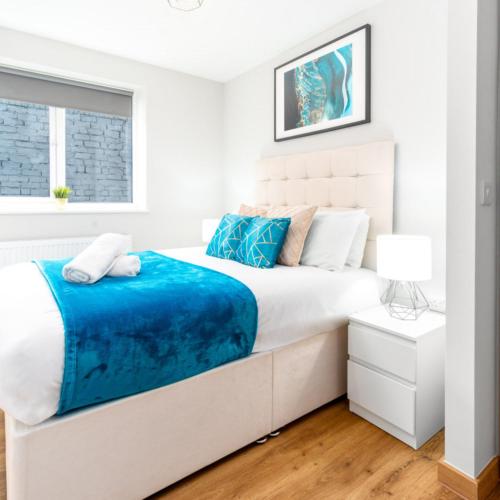 Ένα ή περισσότερα κρεβάτια σε δωμάτιο στο Two Bed Apartment - Two Parking Spaces - Stourbridge 1cSt