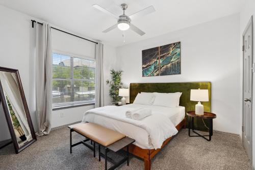 Postel nebo postele na pokoji v ubytování Furnished apartments next to the Domain