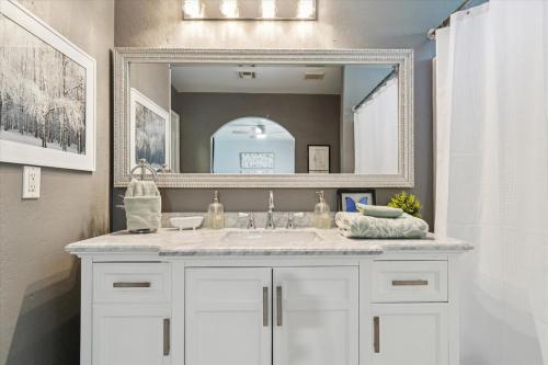 Φωτογραφία από το άλμπουμ του Desert Oasis STV QC Salt Pool and Baja Deck σε Magma