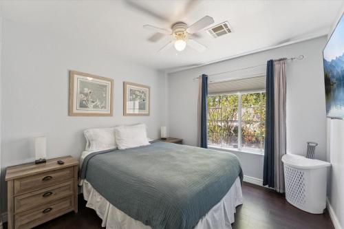 Ένα ή περισσότερα κρεβάτια σε δωμάτιο στο Desert Oasis STV QC Salt Pool and Baja Deck