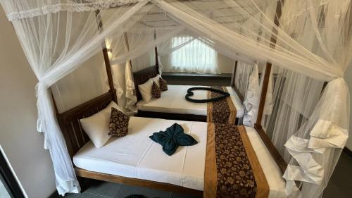 an overhead view of two beds in a room at Green Wall House in Dickwella