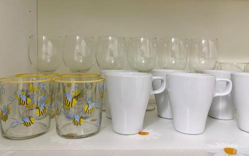 Příslušenství pro přípravu čaje a kávy v ubytování Treforest Apartment 2 Bedrooms - Next Station- Free Parking