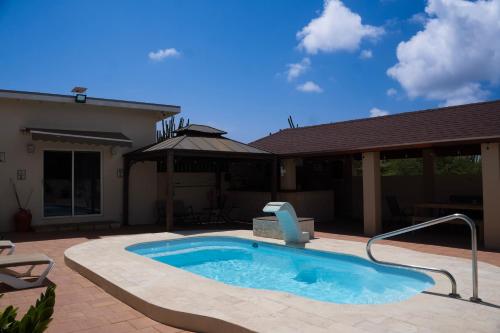 Bazén v ubytování LiCe Garden Aruba nebo v jeho okolí