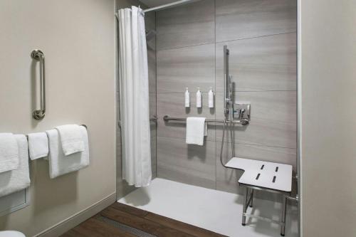 Ένα μπάνιο στο Buffalo Marriott Niagara