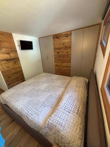 Ένα ή περισσότερα κρεβάτια σε δωμάτιο στο Pragma Apartments - Wood Lodge Predazzo