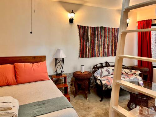 a bedroom with a bunk bed next to a bedsenalsenalsenalsenalsenalsenal at Casa Arcana Boutique in Mérida