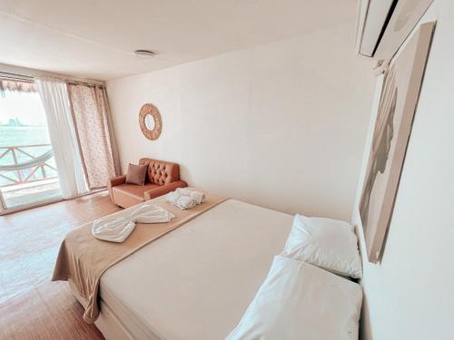 Ένα ή περισσότερα κρεβάτια σε δωμάτιο στο Margarita's Beach Club