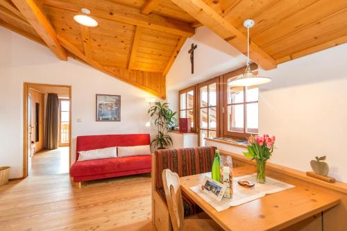 Ένα ή περισσότερα κρεβάτια σε δωμάτιο στο Obergostnerhof