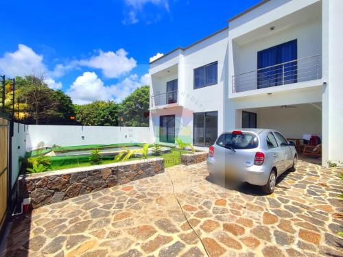 Villa avec piscine à trou aux biches