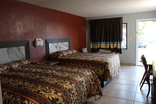 Postel nebo postele na pokoji v ubytování Oak Ridge Inn