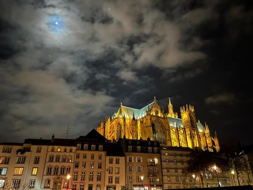 Fotografie z fotogalerie ubytování Mirabelle-Charmant appart Cœur de Metz v destinaci Metz