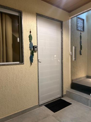 a white door in a room with a window at Suite Tarituba 3 in Angra dos Reis
