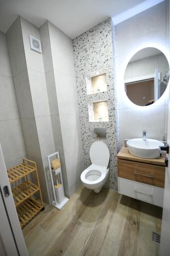 Koupelna v ubytování Cristal Palace Suites 004