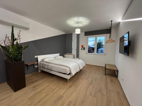 a bedroom with a bed and a tv on a wall at Li Piagge Guest House in Ascoli Piceno