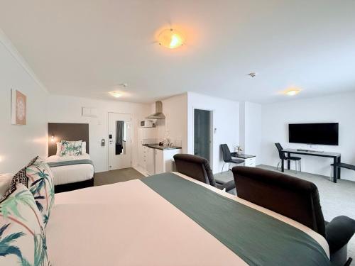 Postel nebo postele na pokoji v ubytování BKs Premier Motel Hamilton