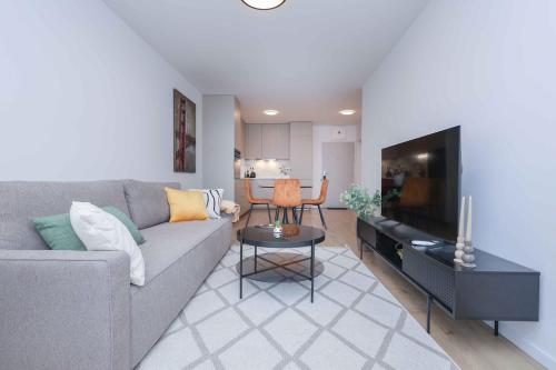 Modern Apartment near Lake & Free parking & Easy City Access