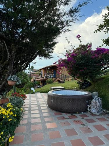 a large tire sitting in the middle of a garden at Encantadora finca en el corazón de Marinilla con vistas únicas y ubicación privilegiada in Marinilla