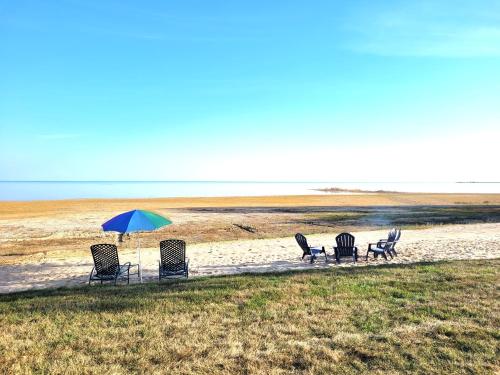 Galeriebild der Unterkunft New! Huron Paradise - Family-Friendly Lakefront! in Au Gres