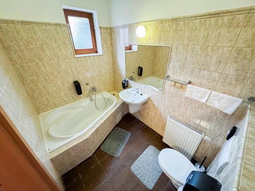 Ένα μπάνιο στο Hotel Gader a reštaurácia RaMarti