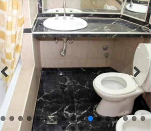 Et badeværelse på Pino Hotel