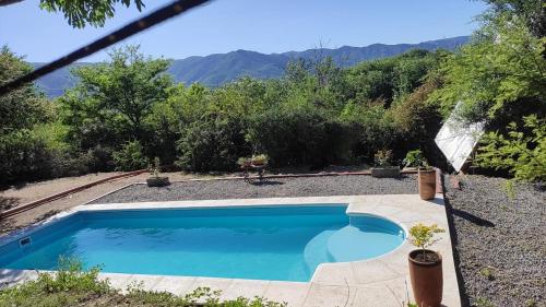 Nespecifikovaný výhled na hory nebo výhled na hory při pohledu z chaty