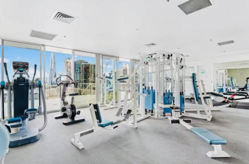 Фитнес-центр и/или тренажеры в City Huge Terrace Pool-spa-gym Free Parking