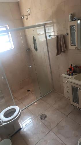 a bathroom with a shower and a toilet at Mansão da sull in São Paulo