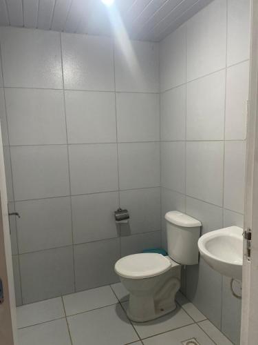 a bathroom with a toilet and a sink at Casa aconchegante in Garanhuns