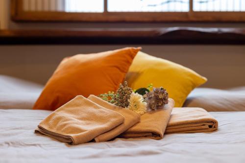 Postel nebo postele na pokoji v ubytování Quiet family-friendly lodging