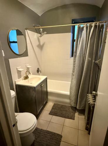 Ένα μπάνιο στο The Basquiat Suite