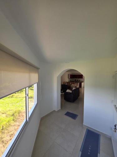 a living room with a couch and a window at Apartamento familiar, tranquilo in Curití