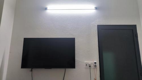 Μια τηλεόραση ή/και κέντρο ψυχαγωγίας στο Qy Cossy apt