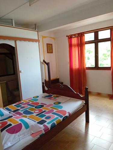 Postel nebo postele na pokoji v ubytování Fleurs des îles