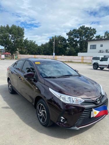 une voiture noire garée sur un parking dans l'établissement SWFTDRV CARentals, à Iba