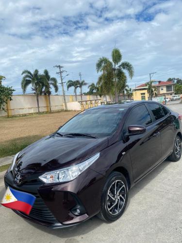 une voiture noire garée sur un parking dans l'établissement SWFTDRV CARentals, à Iba