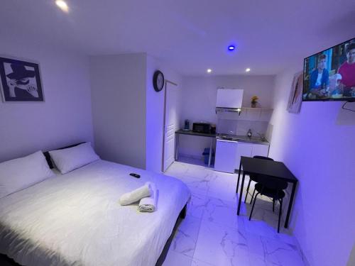 Ένα ή περισσότερα κρεβάτια σε δωμάτιο στο Confort Appart 1