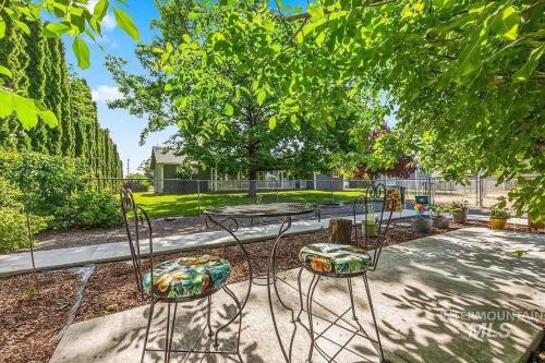 Κήπος έξω από το Peaceful Nampa Retreat